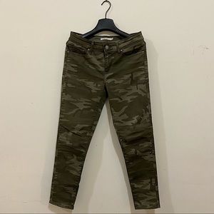 Levi’s Camo Print 711 Skinny Ankle Women’s Jeans